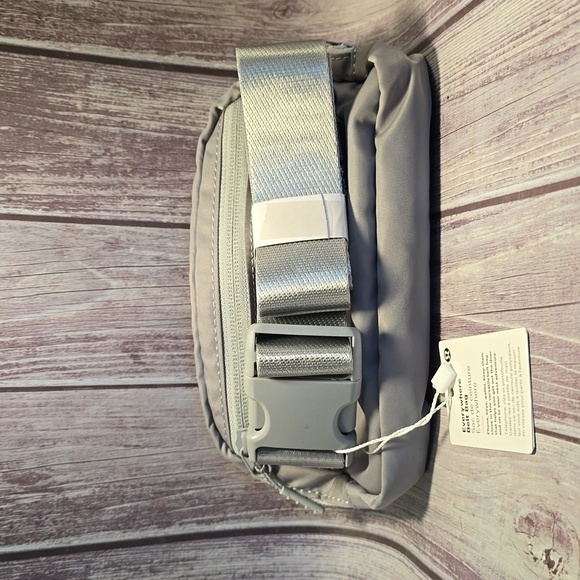 Lululemon Athletic Everywhere Belt Bag 1L Silver NWT One Size** - Picture 2 of 5